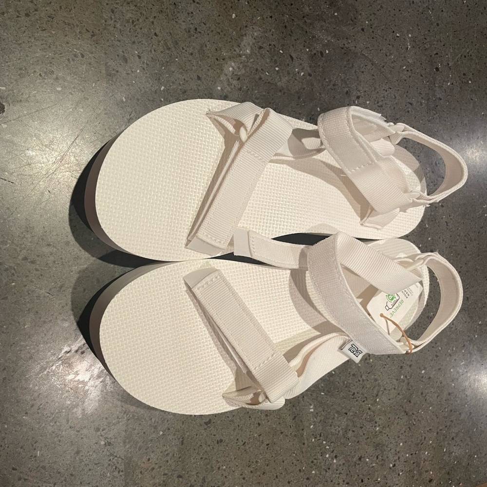 Teva Flatform woman’s sandal